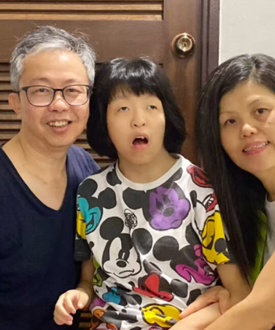 20岁特需女儿半夜醒来拳打脚踢 妈妈心力交瘁